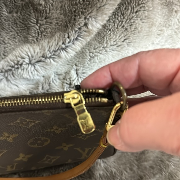 LOUIS VUITTON Monogram Canvas Pochette Accessories - Picture 6 of 11